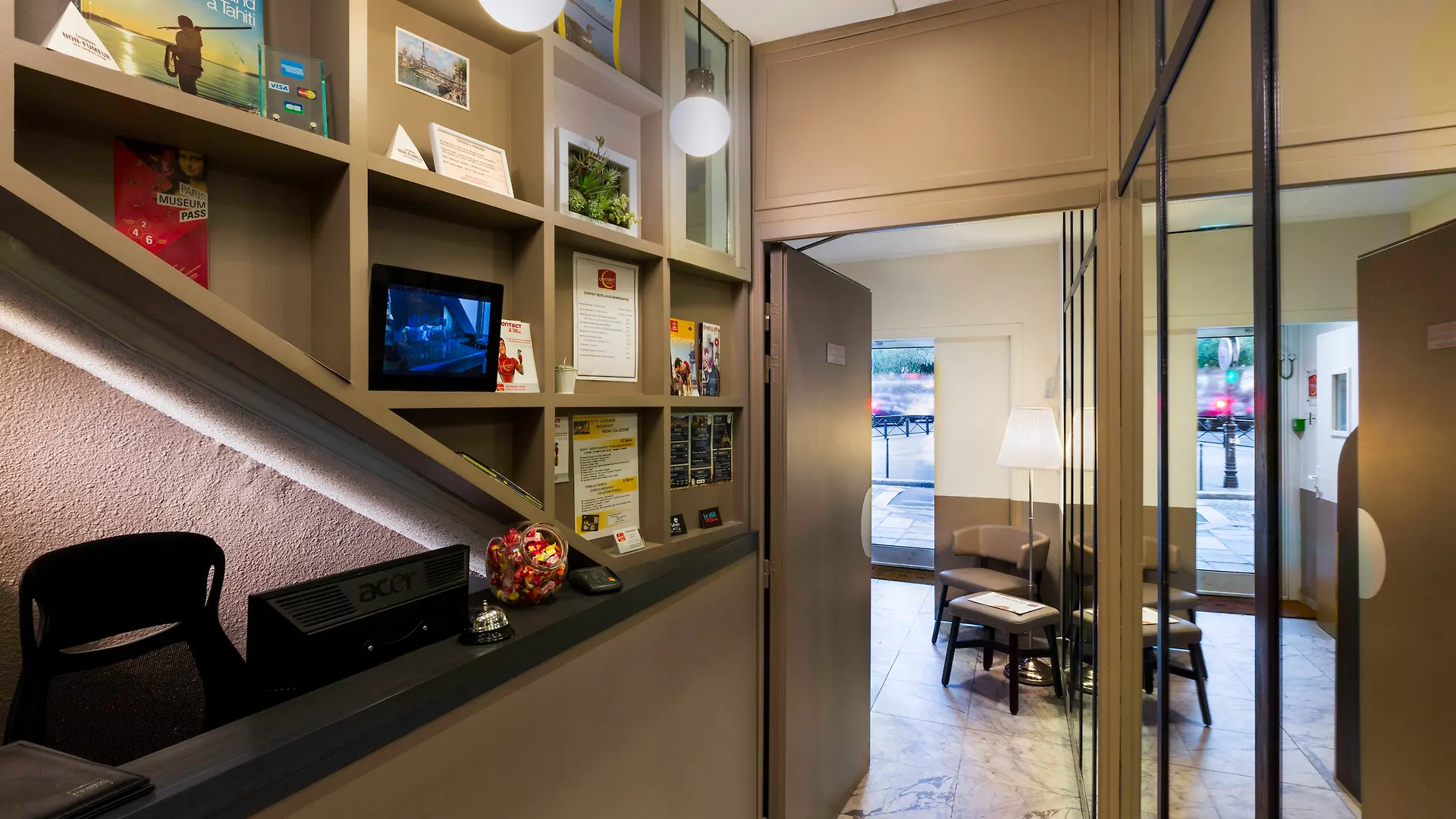 ***  Contact Hotel Alize Montmartre Paris France