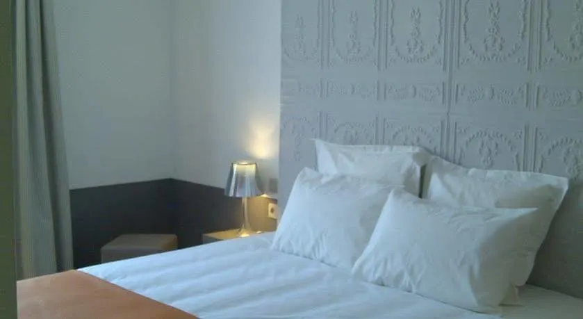 Contact Hotel Alize Montmartre Paříž
